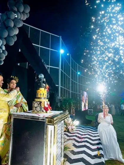 No celebration is complete without a grand finale. We used cold pyro fireworks for the cake cutting at the 60th birthday bash, adding a touch of sparkle to the night.