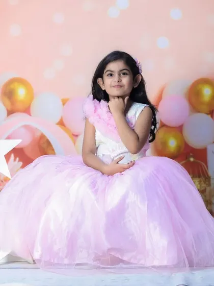 A pensive and pretty pose from the birthday girl. I always make sure to capture a variety of expressions, from big smiles to these quieter, thoughtful moments.