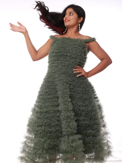 Have fun and flip your hair in this cute olive green frill outfit. The off-shoulder design and layers of ruffles make it a playful and stylish choice for any occasion.