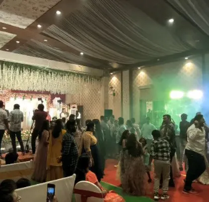 A big fat Tamil and Telugu wedding reception. The energy of a South Indian wedding is unmatched!
