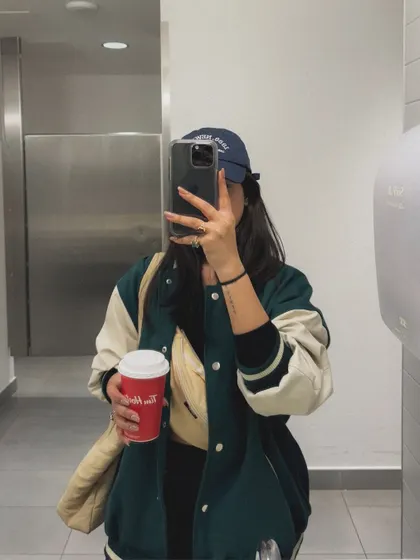 A mirror selfie capturing my casual, on-the-go outfit in Burlington.