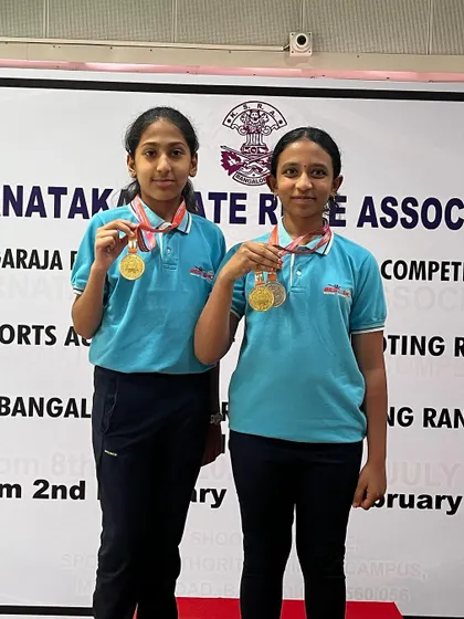 Sarvadhi and Charvi with their medals from the 10M Air Pistol women's event.