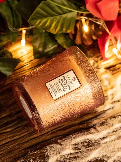 What's your holiday style? Our Sparkling Grape & Kishmish candle, with its beautiful rose gold jar, adds a touch of festive sparkle and a sweet, celebratory scent to any decor.