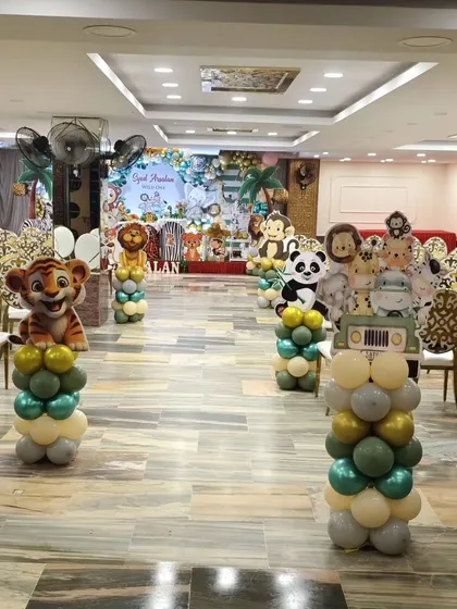 Welcome to the jungle. This party entrance is lined with fun animal balloon pillars, including tigers and pandas, leading guests into a wild safari adventure.
