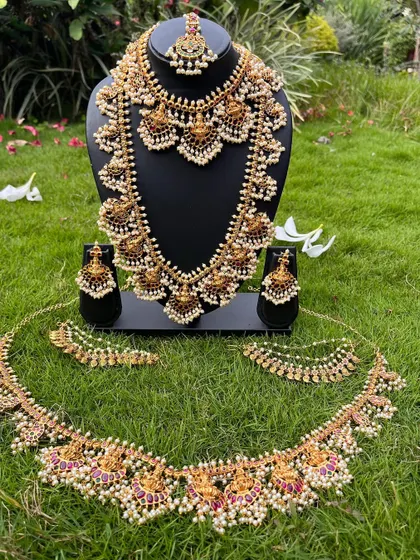 A full South Indian bridal set with temple and pearl work. This rental includes a choker, haaram, vaddanam, bajuband, and jhumkas for a complete head-to-toe look.