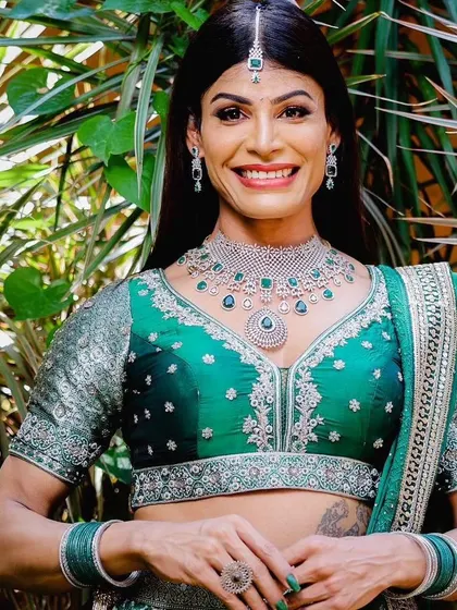 A happy, smiling model wearing our emerald and diamond-look set. This jewellery is designed to make you feel confident and beautiful.