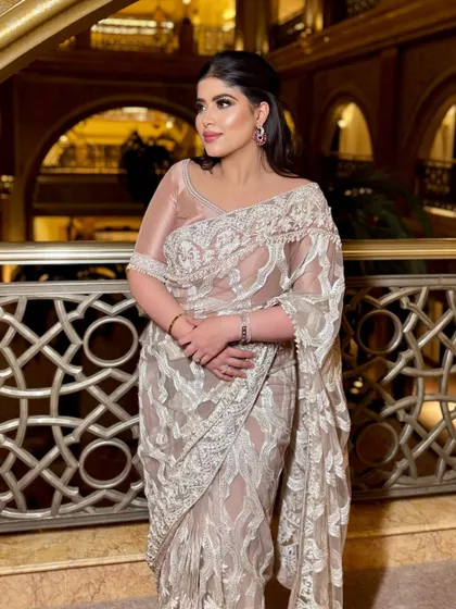 The epitome of effortless elegance. This cocktail glam look on Sanjana is all about shimmery eyes and glowing skin, creating a timeless and sophisticated style.