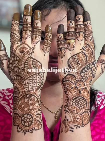 A simple Arabic design with bold floral and paisley motifs. The dark application makes the pattern stand out beautifully.