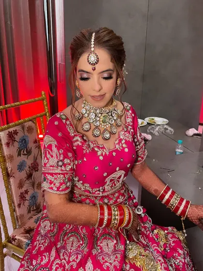 Vanisha looking absolutely radiant under the lights. Her flawless HD makeup ensures she looks perfect both in person and in every photograph.