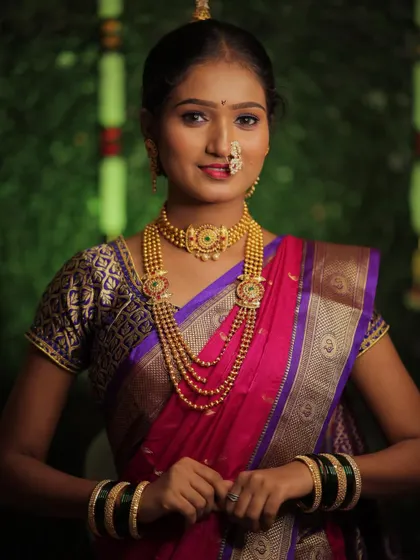 A full view of the traditional Maharashtrian look, from the bindi and nath to the green bangles. I ensure every element is perfectly coordinated.