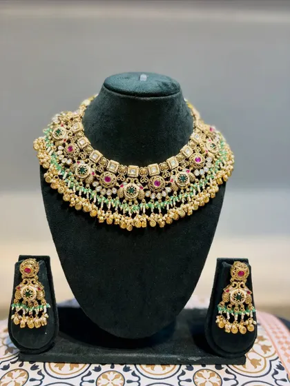 This semi-bridal heritage Kundan set is one of my personal favourites. The combination of green and pink stones with delicate pearl work makes it a versatile choice for sangeet, mehendi, or even for the bride's sister.