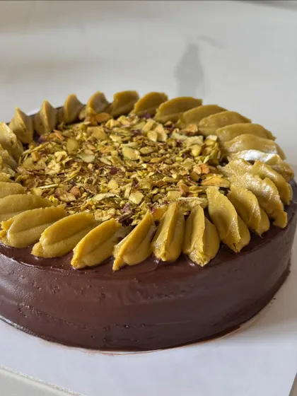 We call this one a nutty affair. Our Hazelnut & Pistachio ganache cake is a truly mouthwatering experience, pairing the rich nut flavors with a deep dark chocolate base.