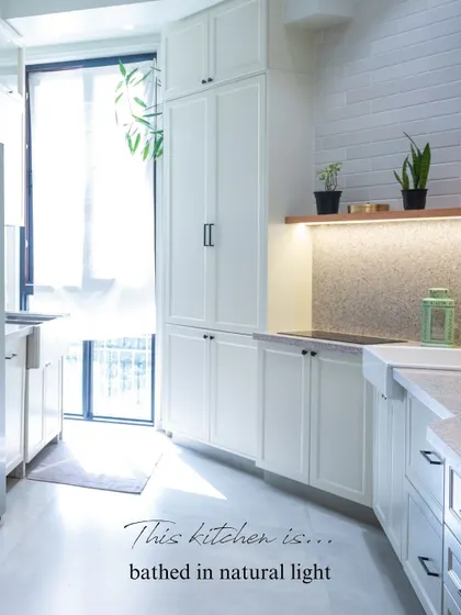 Bathed in natural light from the large window, this white kitchen feels incredibly bright and spacious. Good lighting, both natural and artificial, is a key ingredient in all my designs.