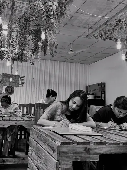 This is where the magic happens. A quiet moment of intense focus and creativity during one of my mehendi masterclasses. Every student is completely absorbed in their art.