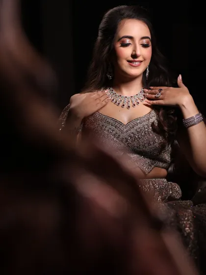 Pure engagement glam. This look features sparkling eyes, a flawless base, and a happy smile that says it all.