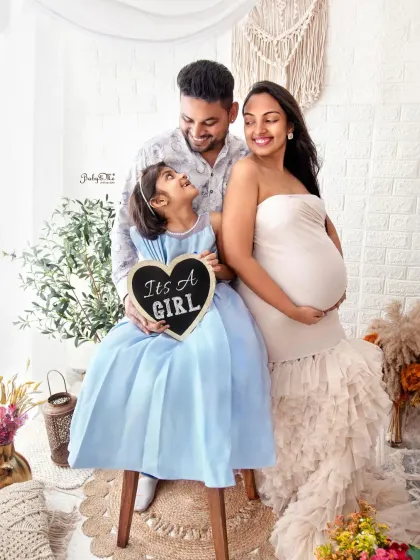 My heart is so full seeing moments like this. Including the whole family makes a maternity shoot even more special, and big sister is so excited to welcome her baby sister!
