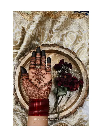 An artistic shot of a simple yet elegant back-of-hand design, perfect for any party.