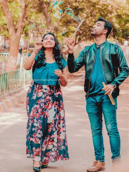 Bringing a little playfulness to this outdoor couple shoot with bubbles. It’s these fun, lighthearted activities that bring out the most genuine smiles.