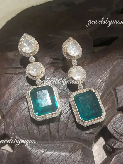 Another beautiful example of long, elegant polki and emerald drop earrings. The classic combination of uncut diamonds and green stones makes for a timeless and sophisticated accessory.