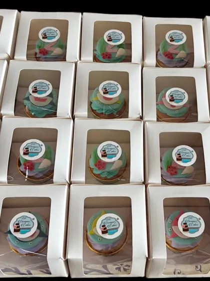 I also provide individually boxed cupcakes, which make fantastic and convenient return gifts for kids' parties. These are the Baby Shark themed cupcakes, each packed in its own window box.
