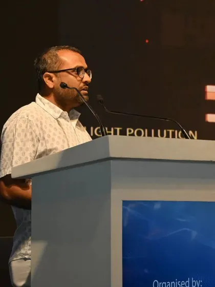 An expert discusses the important topic of light pollution during his presentation at the Lighting Connect conference.