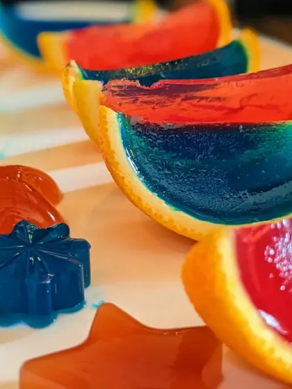 Edible cocktails are a unique party starter. We create them in fun shapes and vibrant colors using jelly, perfect for guests to enjoy.