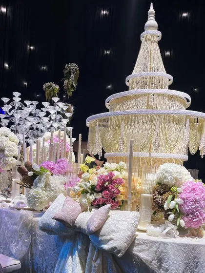 The full tablescape, a testament to opulent design. The combination of the grand pearl structure, abundant florals, and romantic candlelight created a truly breathtaking display.