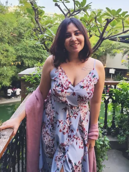 A happy pose in a floral dress. My vibe for the new year is to just be present and enjoy the moments as they come.