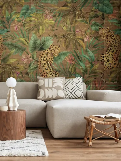 We invite you to express your personality with bold and captivating designs. This tropical wallcovering, featuring majestic leopards amidst lush foliage, creates an immersive and sophisticated escape within your own home.