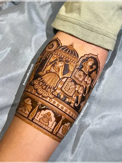 The completed doli scene, with the henna paste creating a bold, dark outline. This traditional element is a favorite for brides wanting to capture the wedding journey.
