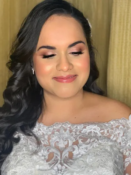 For Nimita's beautiful church wedding, I created a soft and romantic look. The focus was on rosy tones, glowing skin, and gentle definition to complement her white lace gown.