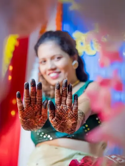 The bride shows off her beautiful mehendi, her hands framed perfectly in this artistic shot.