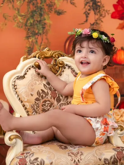 A sweet little pumpkin! This autumn-themed shoot uses warm colors, pumpkins, and candles to create a cozy and magical fall atmosphere.