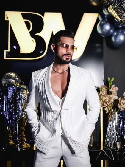 A final look at the all-white suit jacket. The combination of the textured fabric and the elegant shawl lapel makes this a masterpiece of modern tailoring.