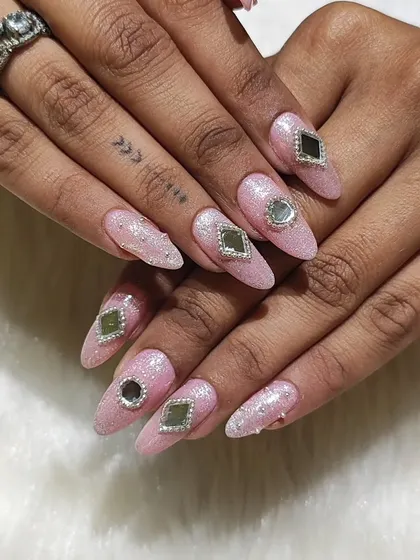 A full look at these gorgeous Navratri nails. The combination of a glittery pink base and mirror-like gems creates a look that’s as festive and dazzling as the celebration itself.