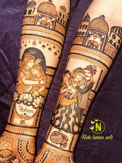 A full bridal design featuring both a Shiva Parvati portrait and a family portrait, blending the divine with the personal.