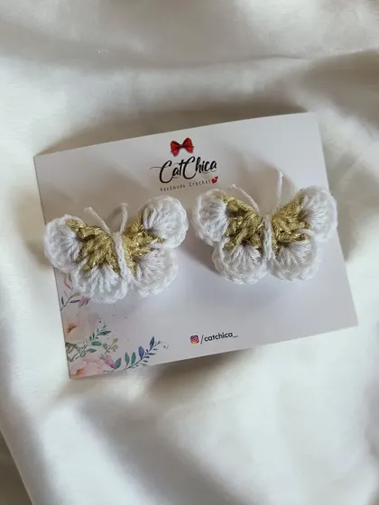 Elegant white and gold crochet butterfly clips. These are perfect for special occasions.