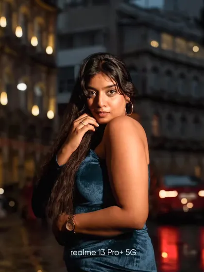 A direct and engaging portrait from the night session. The subject is looking straight at the camera, creating a strong connection with the viewer, while the city lights add a touch of magic.
