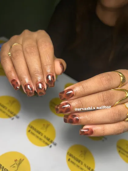 A classic and chic animal print. This tortoiseshell design has rich, warm brown tones and a glossy finish, making it a timeless and sophisticated choice.