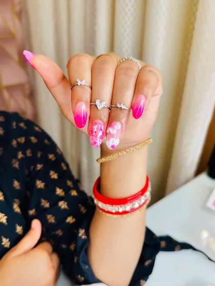 The full look of this cheerful pink ombre and floral nail set.