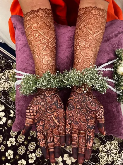 Another view of a fully developed bridal henna stain. The intricate patterns are even more beautiful with this deep, rich color.