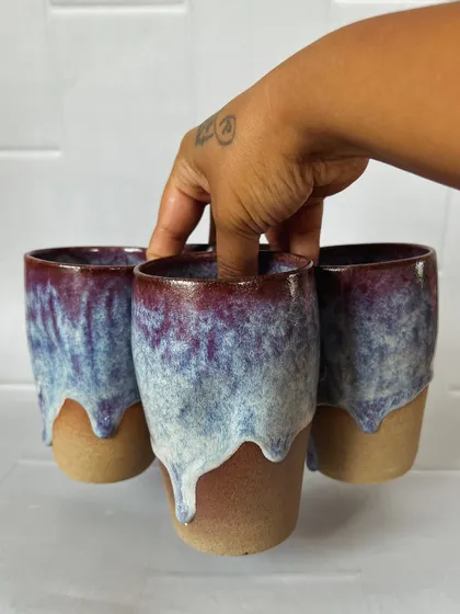 These tumblers are designed to be held this way, with your fingers fitting into the grooves for a secure and comfortable grip.