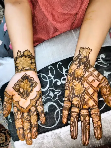 A beautiful design with lotus motifs, a symbol of purity and beauty.