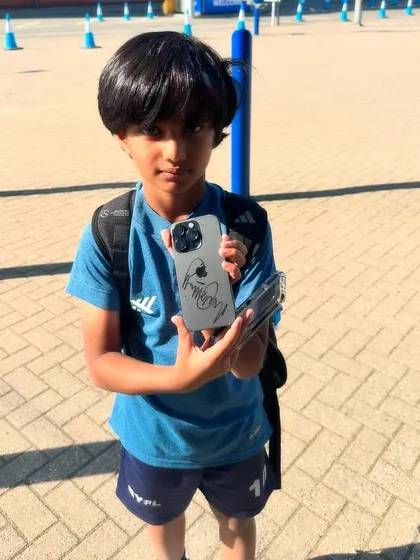Our little star Atharva creatively getting an autograph from football legend Matt Elliott on the back of his phone.
