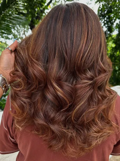 Another shot of her beautiful travel-ready hair.