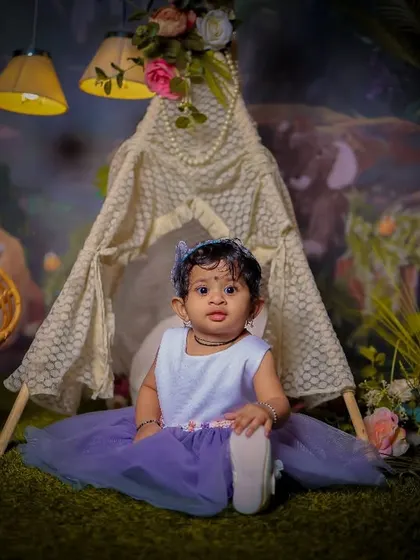 This gallery displays the versatility of our garden and teepee sets. From lush green turf and floral backgrounds to cozy lace teepees and wicker chairs, you can create the perfect indoor "outdoor" shoot.