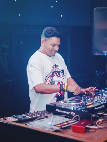 A shot from a packed night at Indigo XP. I love the challenge of playing for different crowds and adapting my sound to fit the venue's atmosphere.