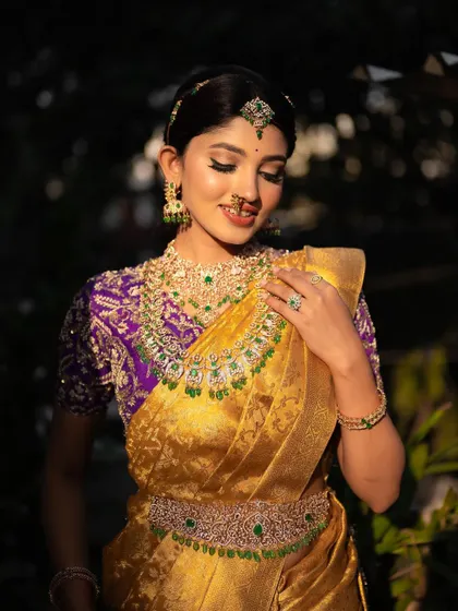 Another beautiful shot in the warm sunlight. This pose highlights the stunning detail of the bridal blouse and the layers of necklaces.