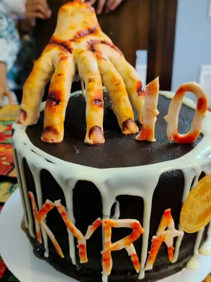 For a fan of the show 'Wednesday', I created this spooky and fun chocolate drip cake, topped with a realistic, hand-sculpted 'Thing' hand.