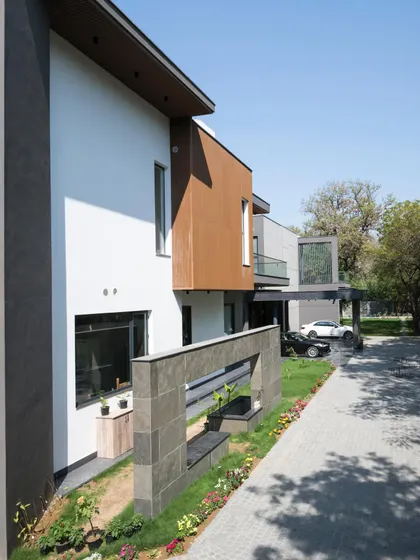 The south facade of Triveni Farmhouse was designed as a compact yet impactful first impression. We used the same contemporary language of projecting volumes and contrasting materials as the main facade, scaled proportionately to create a balanced and linear form.